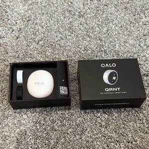 QALO QRNT Smart Ring in Black and White